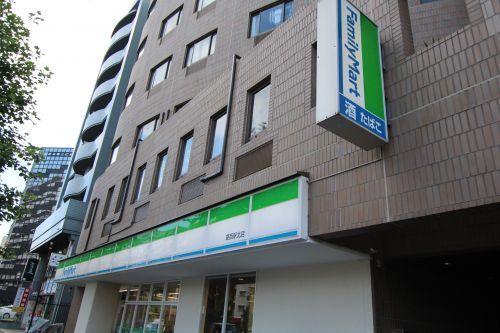 近くのファミリーマート 葛西駅北店まで387m(徒歩5分)