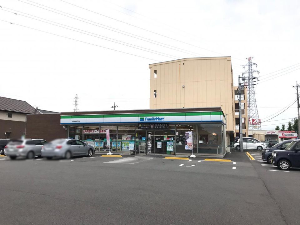 近くのファミリーマート 伊勢崎連取元町店まで760m（徒歩10分）