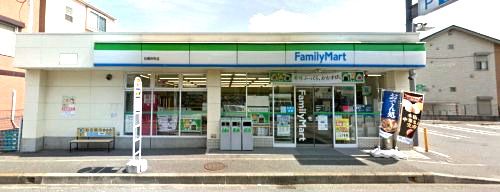 近くのファミリーマート白幡仲町店まで574m（徒歩8分）