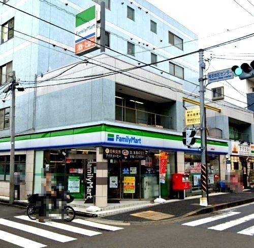近くのファミリーマート 横浜菊名店まで492m（徒歩7分）
