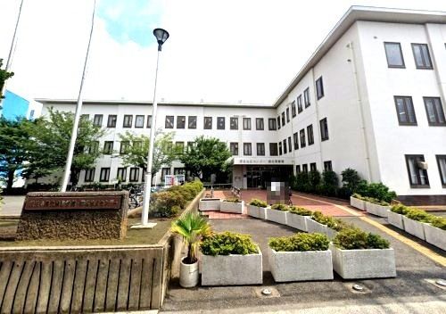 近くの横浜市港北図書館まで466m（徒歩6分）