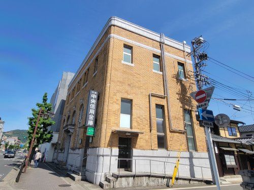 近くの京都中央信用金庫丸太町支店まで275m(徒歩4分)