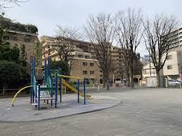 近くの平塚中央公園まで453m（徒歩6分）