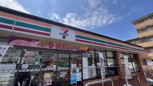 近くのセブンイレブン 新小平駅前店まで769m（徒歩10分）