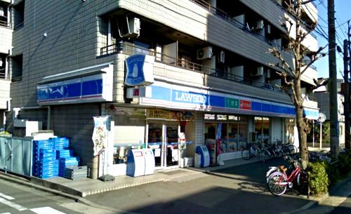 近くのローソンまで368m（徒歩5分）