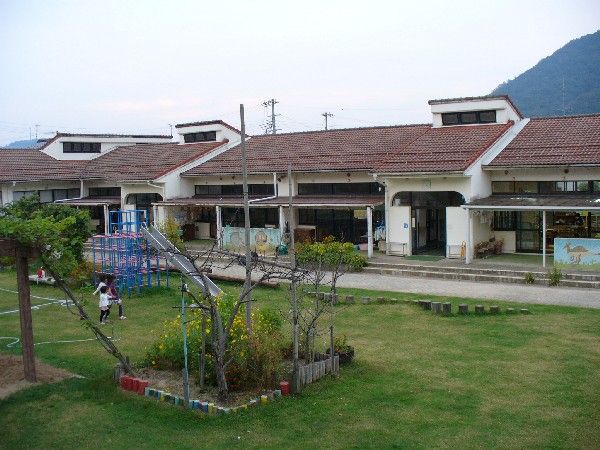 近くの出石幼稚園まで128m（徒歩2分）