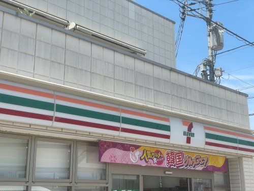 近くのセブン-イレブン 鶴瀬駅東口店まで461m(徒歩6分)