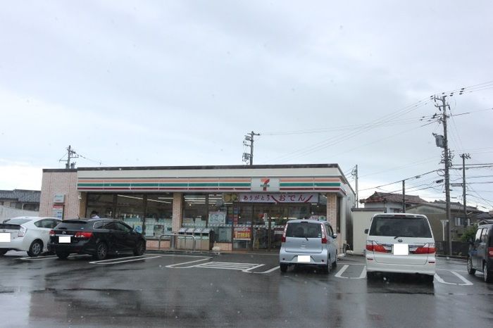 近くのセブンイレブン 富山中川原店まで762m（徒歩10分）