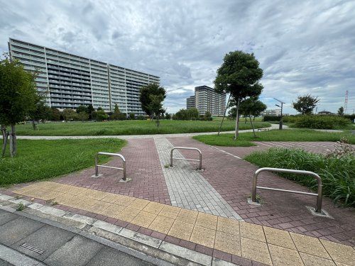 近くの浦和美園4丁目公園まで631m(徒歩8分)