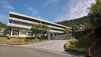 近くの高校・高専まで321m（徒歩5分）