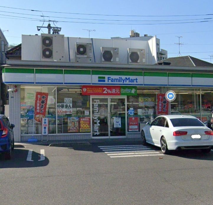 近くのファミリーマート岡山鹿田店まで366m（徒歩5分）
