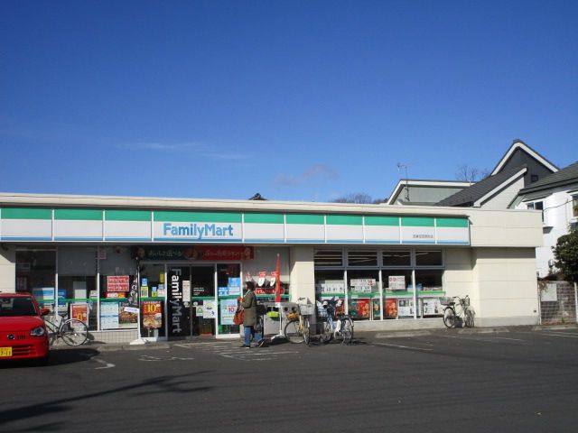 近くのコンビニまで617m（徒歩8分）