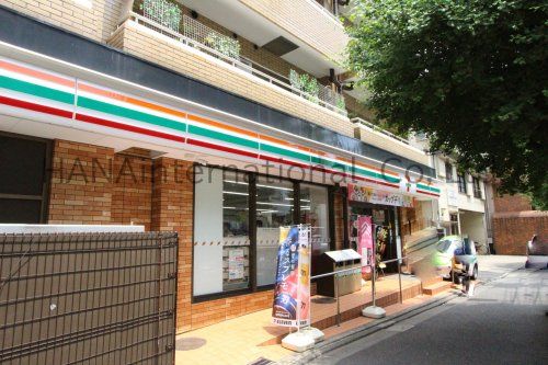 近くのセブンイレブン 文京植物園前店まで496m（徒歩7分）