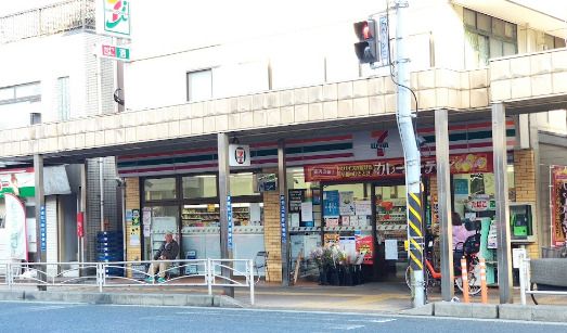 近くのセブンイレブン 横須賀追浜町店まで588m（徒歩8分）