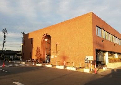 近くの図書館まで352m（徒歩5分）