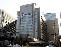 近くのノースゲートビルディングまで1,482m(徒歩19分)