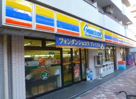 近くのコンビニまで157m（徒歩2分）