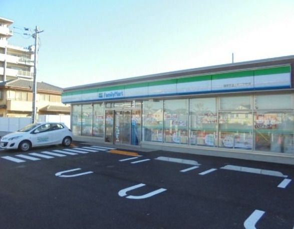 近くのコンビニまで590m（徒歩8分）