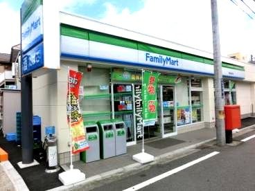 近くのファミリーマート横浜釜台町店まで671m(徒歩9分)
