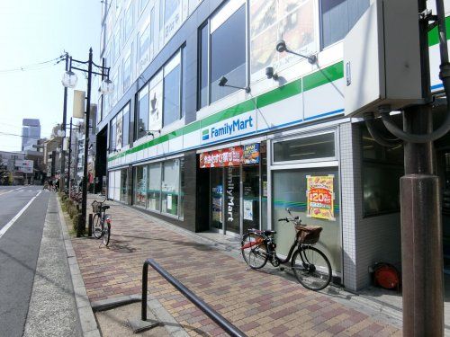 近くのファミリーマート 守口駅前店まで142m（徒歩2分）