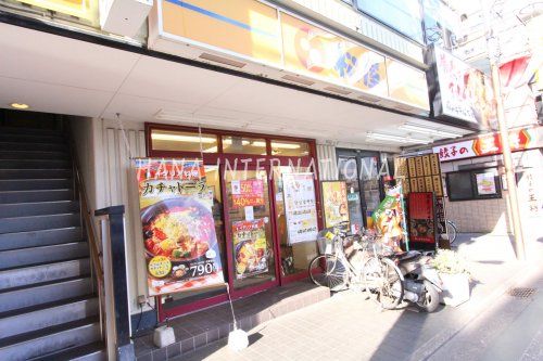 近くの飲食店まで4,547m（徒歩57分）