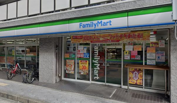 近くのファミリーマート 同心町店まで389m(徒歩5分)