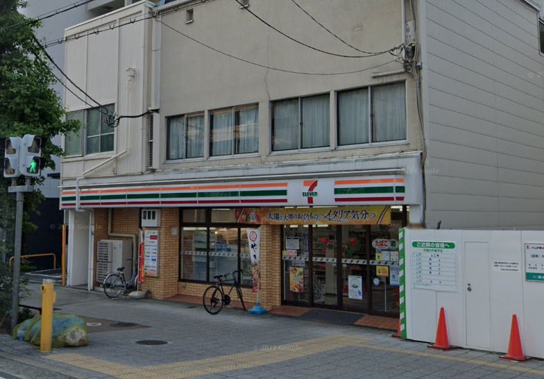 近くのセブンイレブン 大阪市岡1丁目店まで559m（徒歩7分）