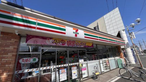 近くのセブンイレブンまで1,585m（徒歩20分）