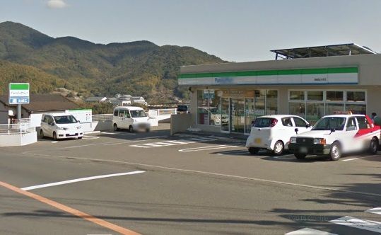 近くのファミリーマート 長崎西山本町店まで415m（徒歩6分）