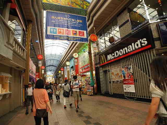 近くの浜町アーケードまで2,138m（徒歩27分）