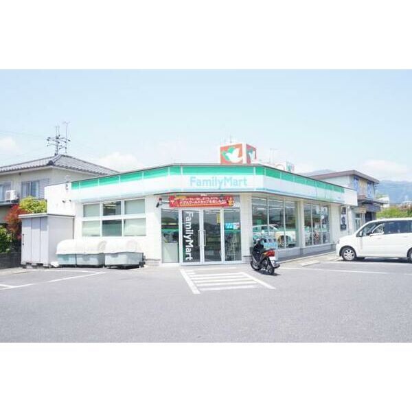 近くのファミリーマート 和邇南浜店まで274m（徒歩4分）