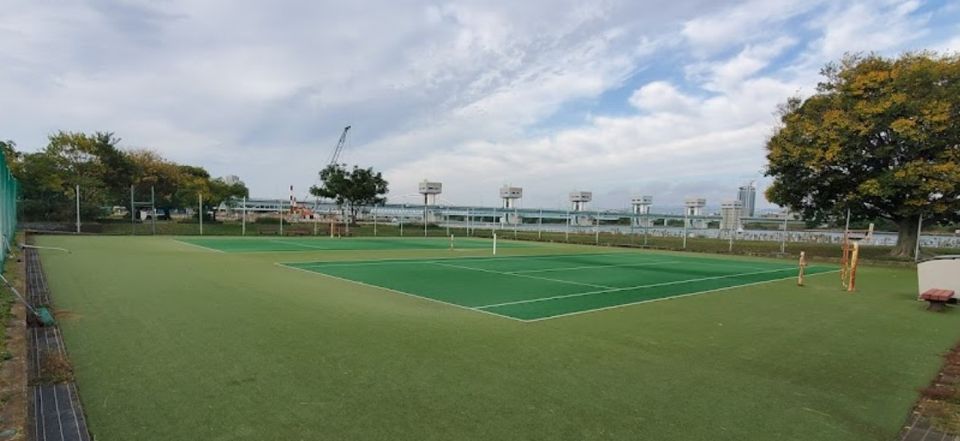 近くの淀川河川公園毛馬地区テニスコートまで1,990m（徒歩25分）