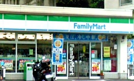 近くのファミリーマート六ッ川二丁目店まで688m(徒歩9分)