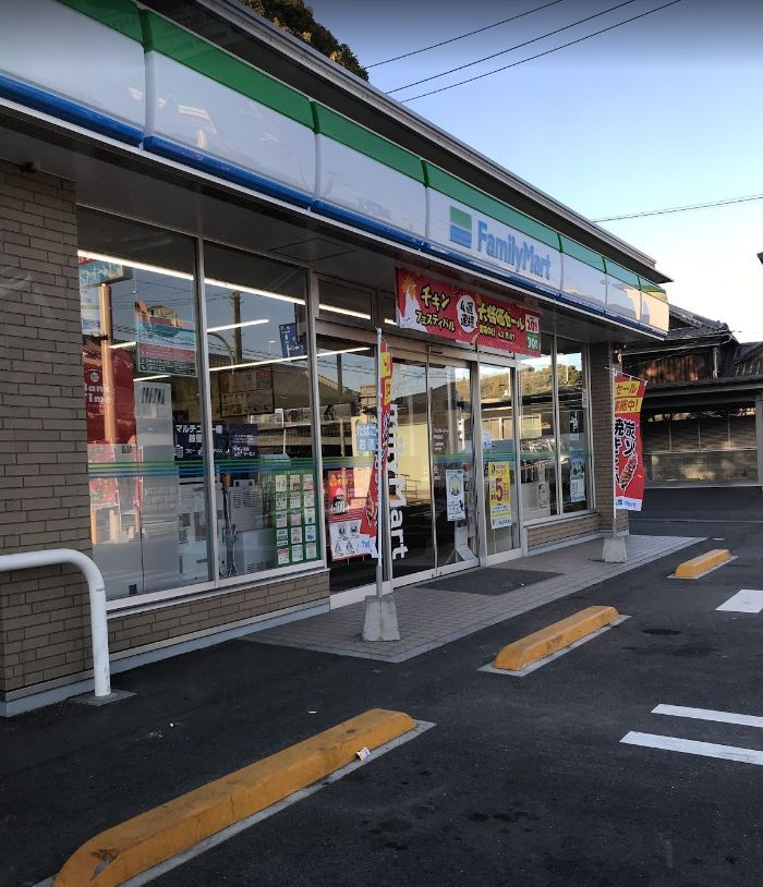 近くのコンビニまで511m（徒歩7分）