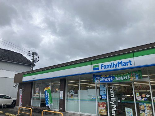 近くのファミリーマート大口高校前店まで228m(徒歩3分)