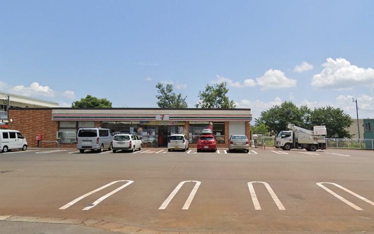 近くのセブンイレブン上岩井店まで1,374m（徒歩18分）