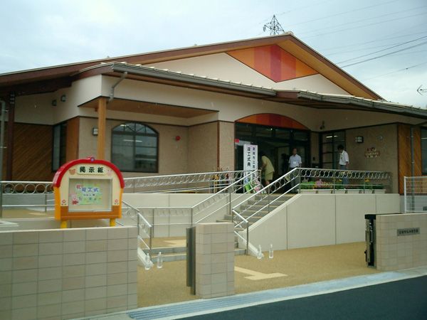 近くの豊岡市立西保育園まで497m（徒歩7分）