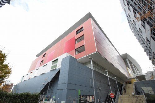 近くのラゾーナ川崎まで1,140m(徒歩15分)