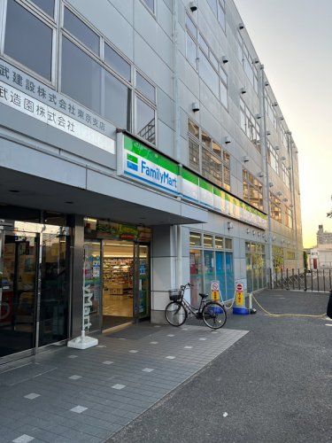 近くのファミリーマート 西武東長崎駅前店まで602m(徒歩8分)