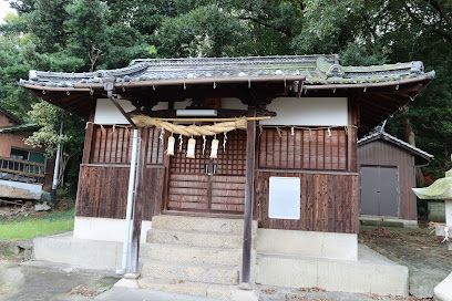 近くの平山神社まで537m（徒歩7分）