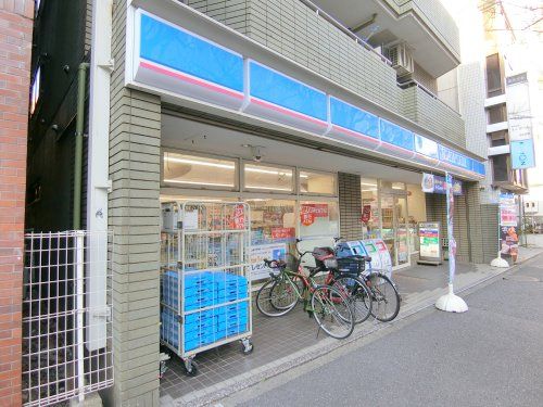 近くのローソン南大井6丁目店まで112m（徒歩2分）