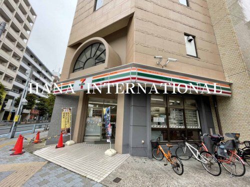 近くのセブン-イレブン 江戸川西葛西６丁目店まで205m（徒歩3分）