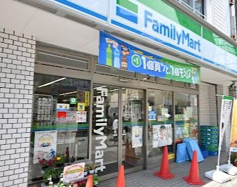 近くのファミリーマート 吉祥寺末広通り店まで377m（徒歩5分）