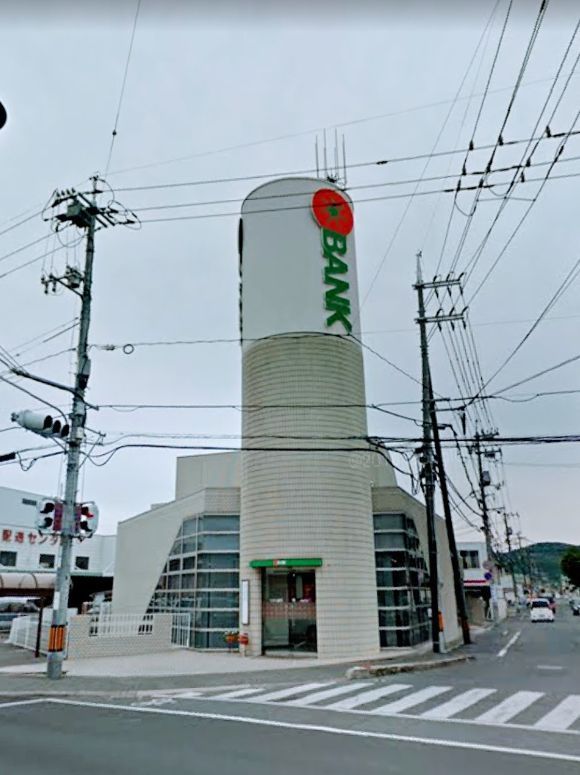 近くのトマト銀行庭瀬支店まで956m（徒歩12分）