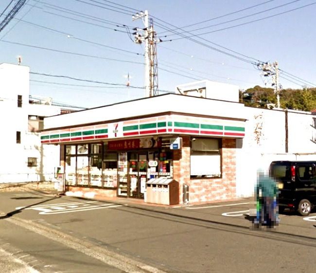 近くのセブン-イレブン横須賀佐野町３丁目店まで971m（徒歩13分）