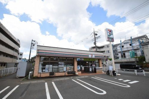 近くのセブンイレブン 横浜菅田町店まで278m（徒歩4分）
