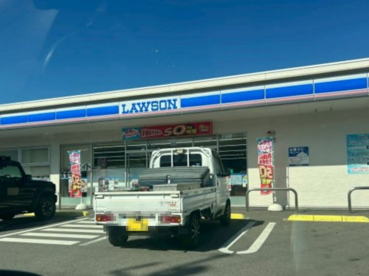 近くのローソン 新居浜西バスターミナル店まで850m（徒歩11分）