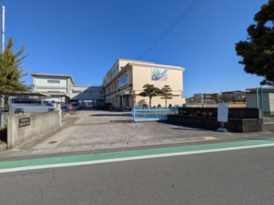 近くの岩倉市立岩倉東小学校まで362m（徒歩5分）