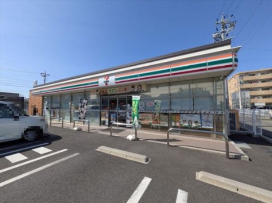 近くのセブンイレブン 北名古屋熊之庄店まで717m(徒歩9分)