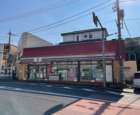 近くのセブンイレブン 横浜小机町店まで258m(徒歩4分)